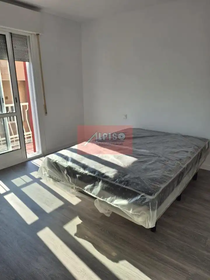 Habitación de Piso de alquiler en Ourense Capital  con Calefacción, Trastero y Amueblado