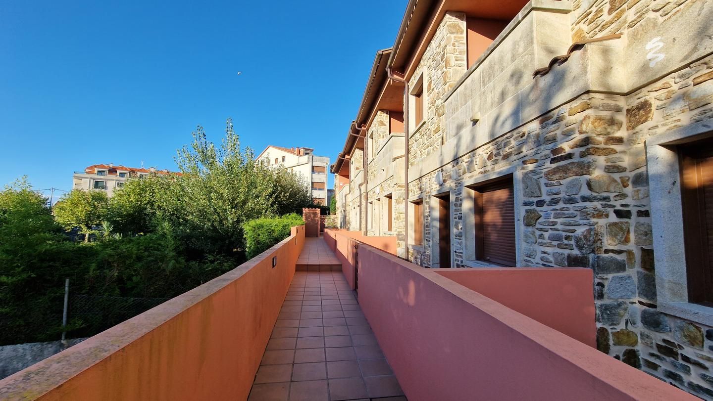 Vista exterior de Casa adosada en venda en Sanxenxo amb Terrassa i Traster