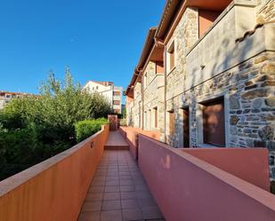 Vista exterior de Casa adosada en venda en Sanxenxo amb Terrassa