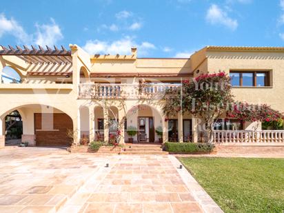 Vista exterior de Casa o xalet en venda en El Campello amb Aire condicionat, Calefacció i Jardí privat