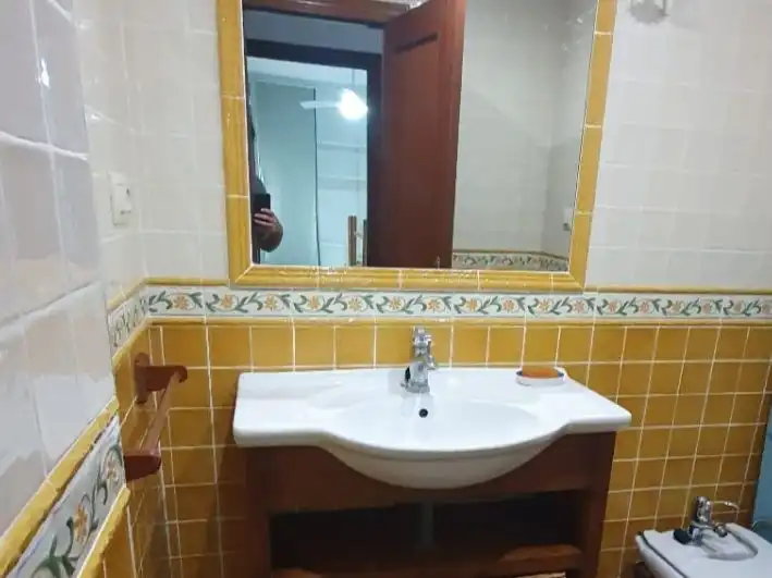 Badezimmer von Wohnung zur Miete in El Puerto de Santa María mit Klimaanlage