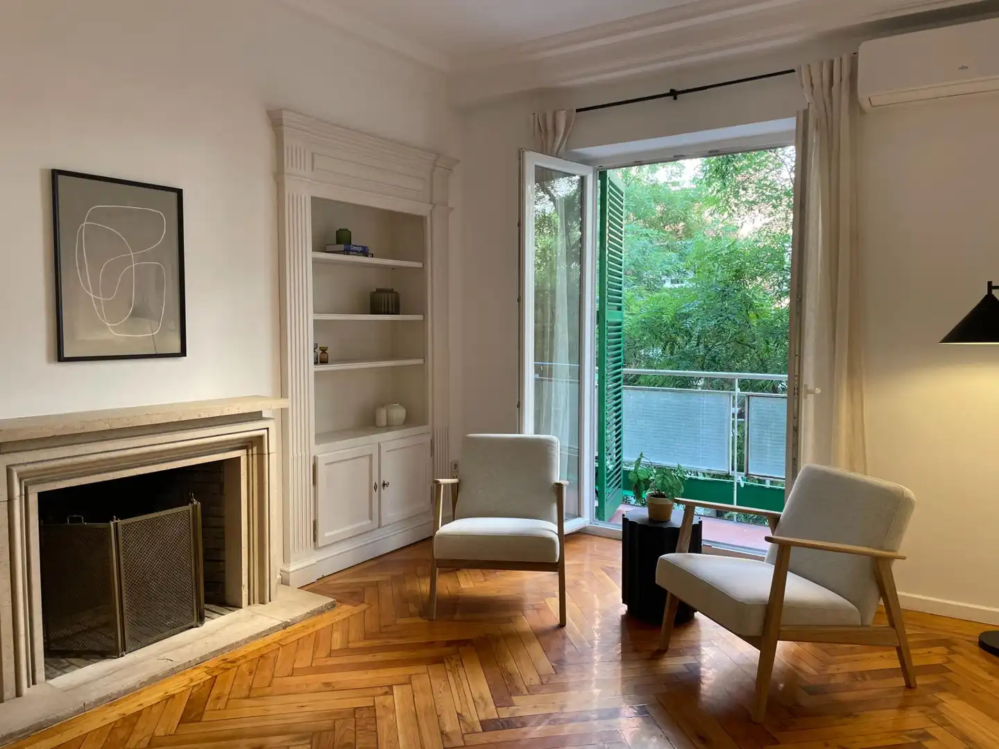 Living room of Flat for rent in Madrid  with Air Conditioner, Heating and Parquet flooring
