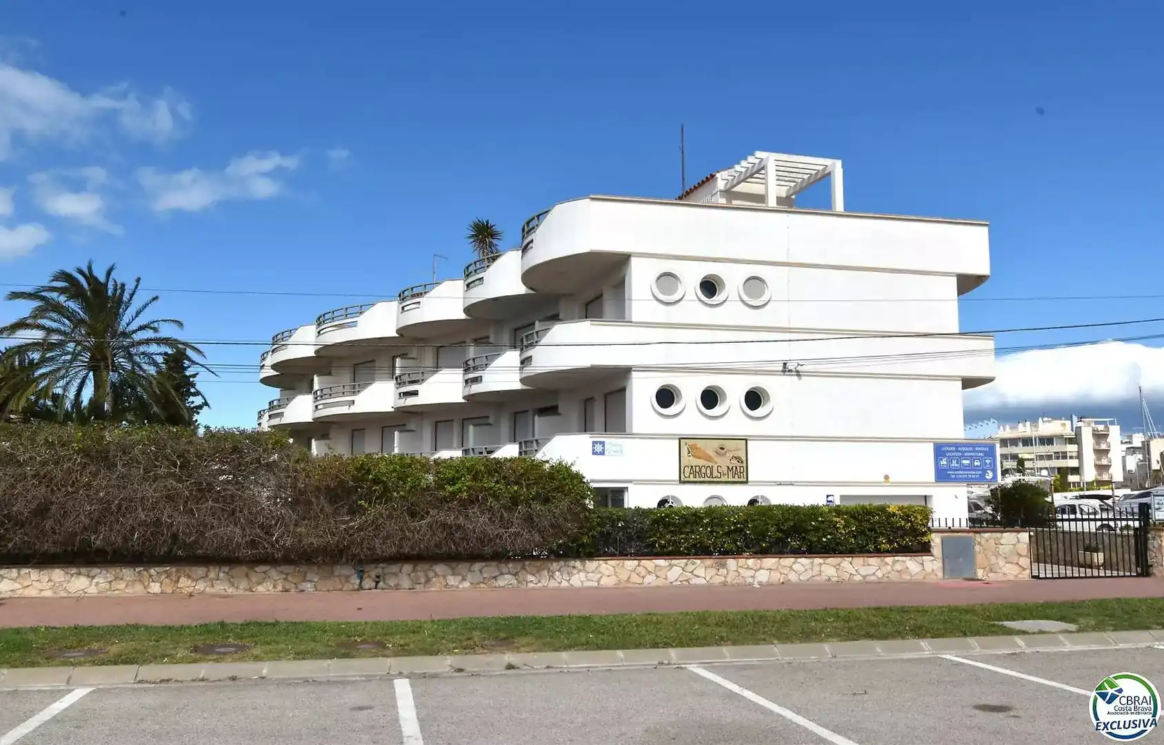 EMPURIABRAVA Exclusivo complejo de seis casas con amarre en primera línea de mar en venta, imatge 3