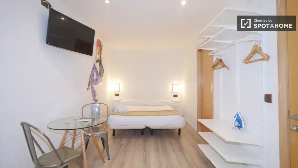 Bedroom of Flat for rent in Barcelona  with Air Conditioner, Heating and Furnished
