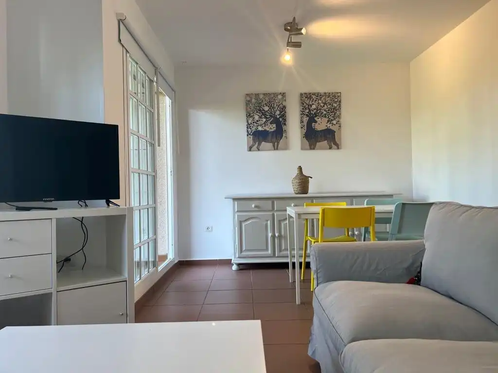 Sala de estar de Apartamento de alquiler en Rota con Jardín privado, Terraza y Amueblado