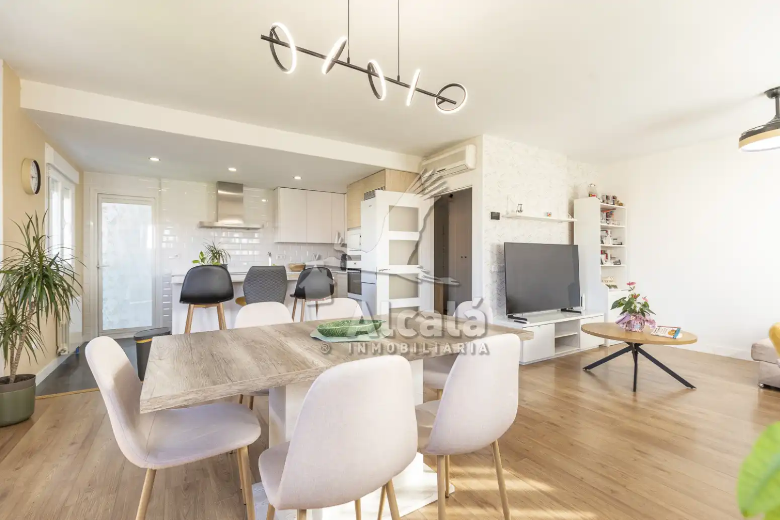 Sala de estar de Piso en venta en Alcalá de Henares con Aire acondicionado, Calefacción y Trastero