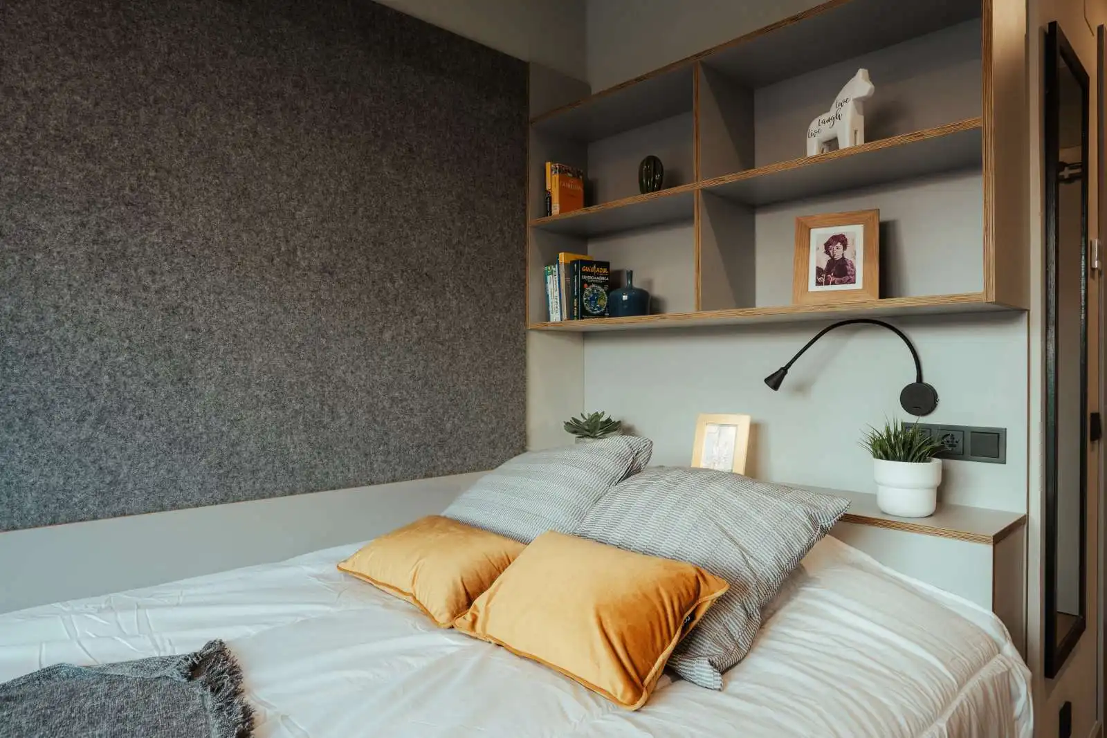 Room in El Besós i el Maresme