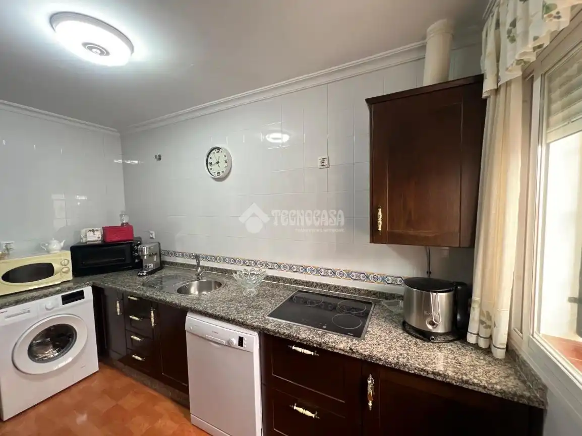 Kitchen of Flat for sale in Dos Hermanas  with Air Conditioner