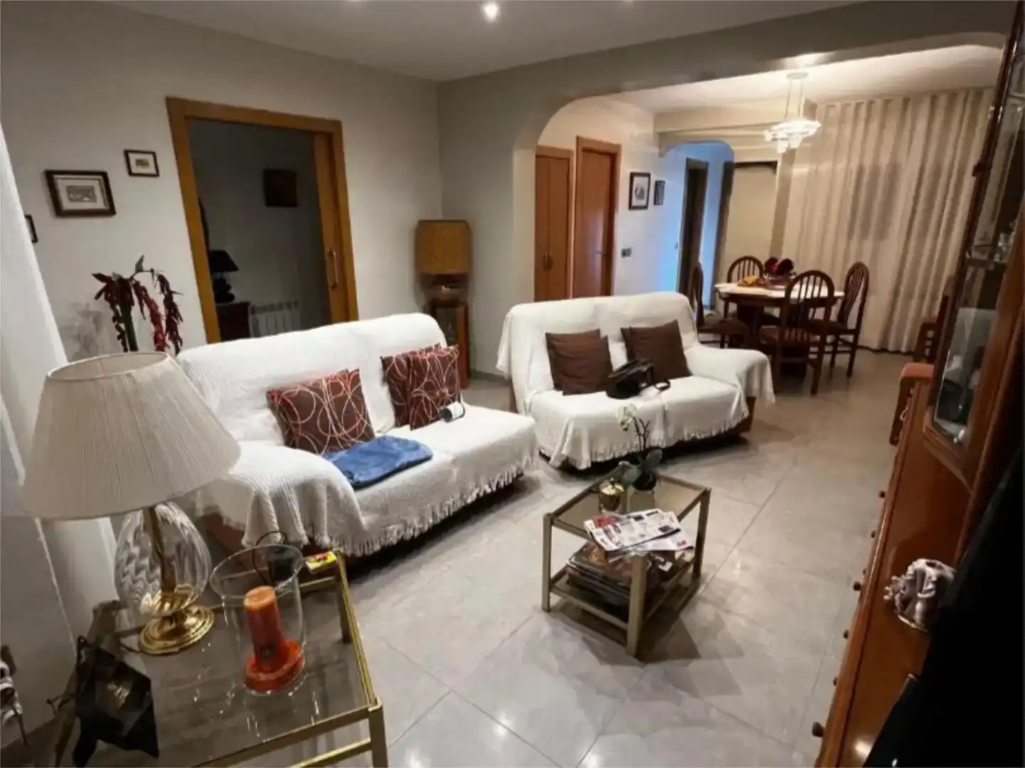 Sala d'estar de Casa adosada en venda en Flix amb Traster i Moblat