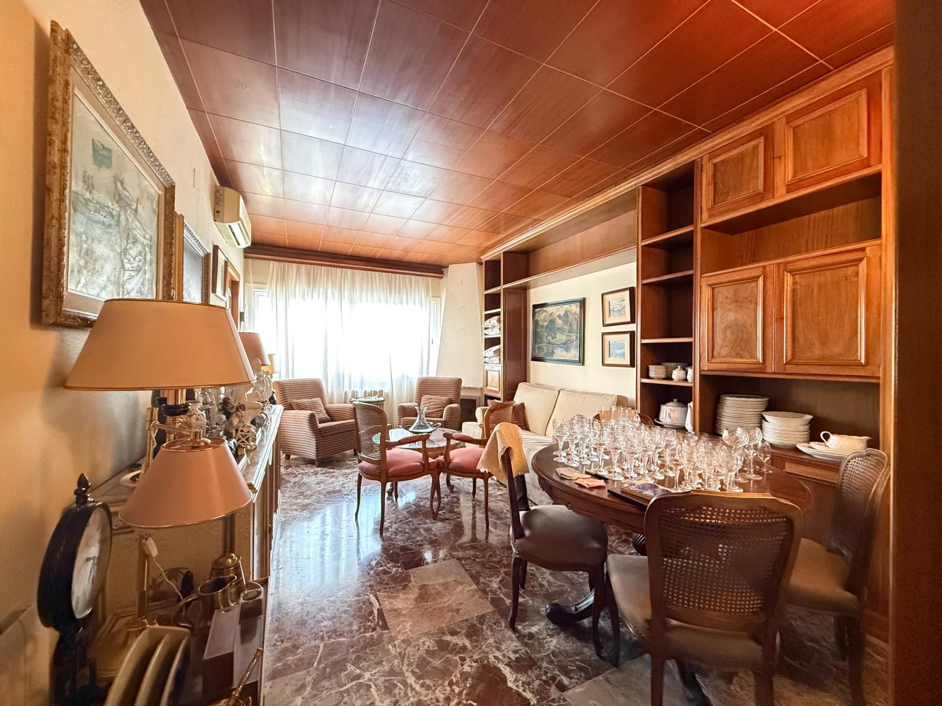 Menjador de Pis en venda en  Barcelona Capital amb Calefacció, Parquet i Terrassa