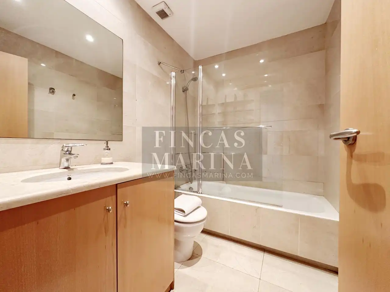 Badezimmer von Maisonette zum Verkauf in Gavà mit Klimaanlage, Heizung und Parkett
