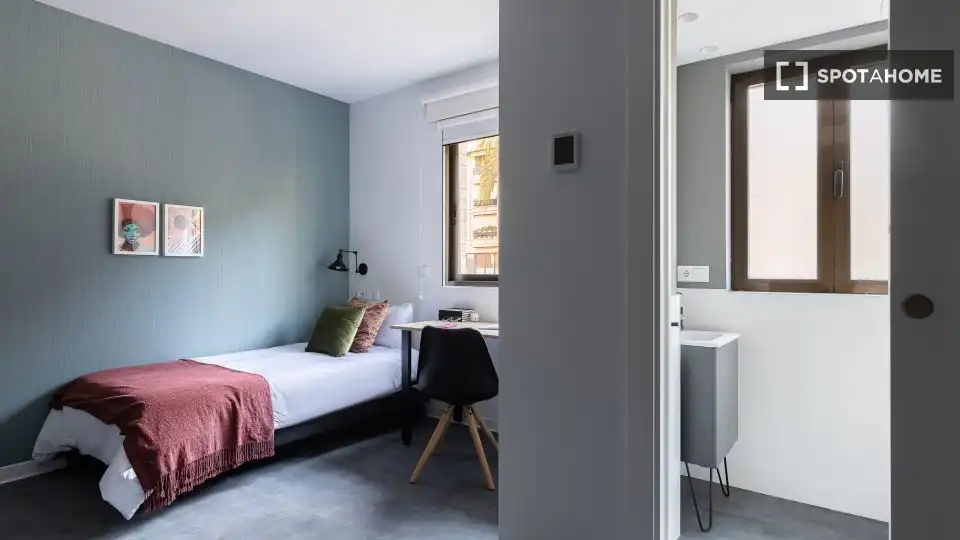Bedroom of Flat for rent in Valencia  with Air Conditioner, Heating and Furnished