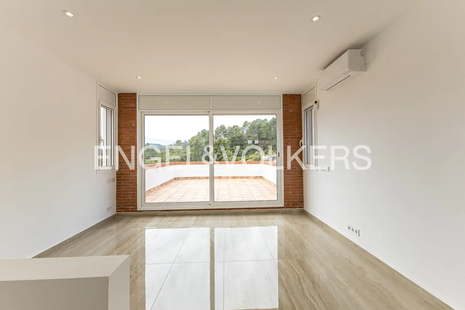 Terraza de Casa o chalet de alquiler en Corbera de Llobregat con Aire acondicionado, Calefacción y Jardín privado