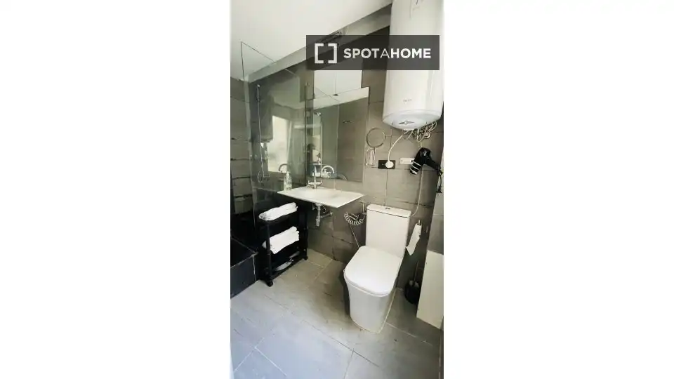 Flat with terrace to rent in Ciutat Vella, imagen 2