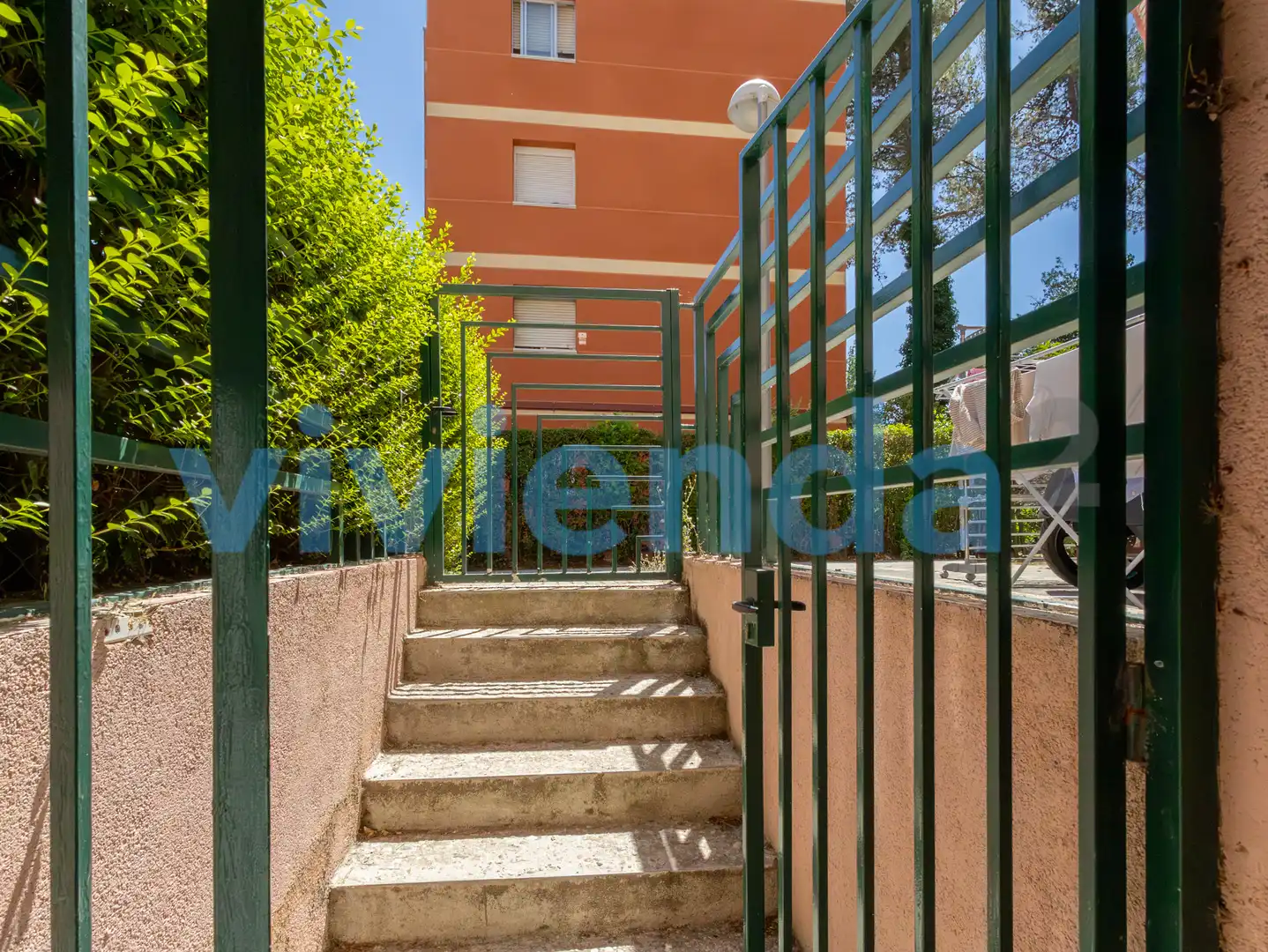 Vista exterior de Local en venda en Madrid amb Aire condicionat, Calefacció i Moblat