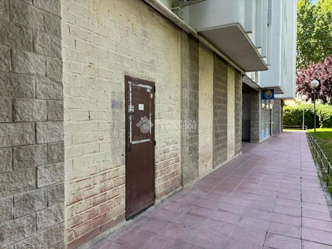 Vista exterior de Local en venta en Madrid