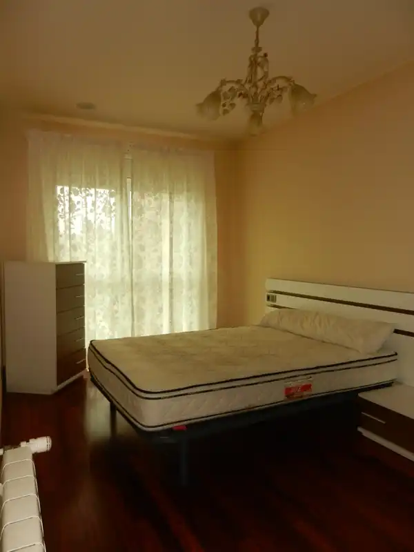 Habitación de Apartamento de alquiler en Lugo con Calefacción y Amueblado