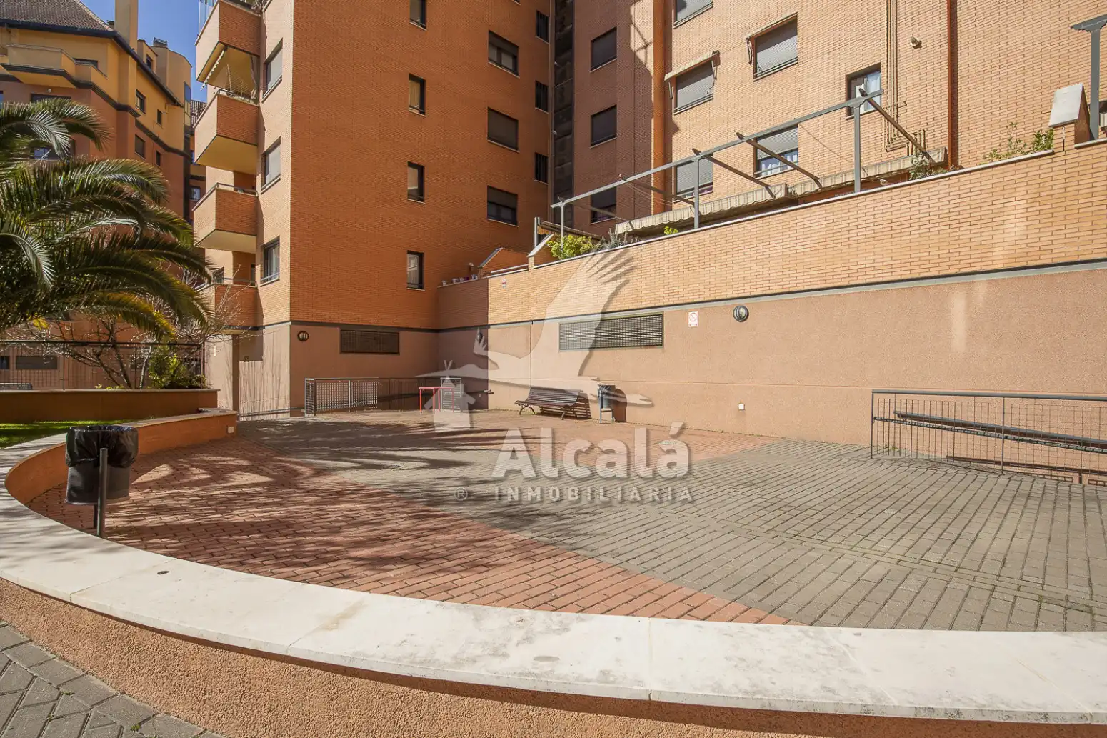 Exterior view of Flat for sale in Alcalá de Henares  with Air Conditioner, Heating and Private garden