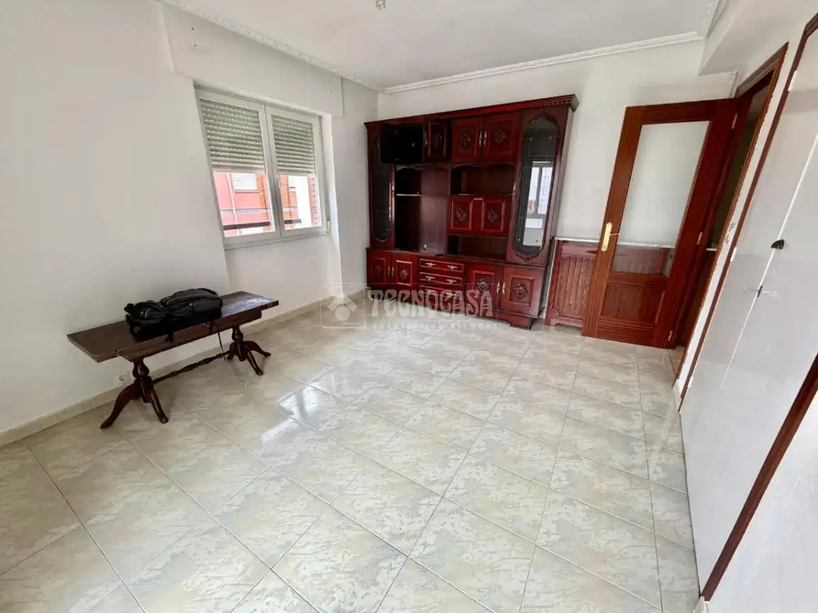 Habitación de Piso en venta en León Capital  con Calefacción, Terraza y Trastero