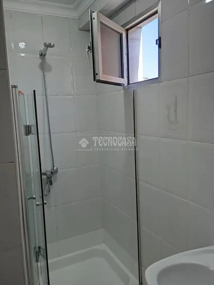 Bathroom of Flat for sale in Sevilla  with Air Conditioner