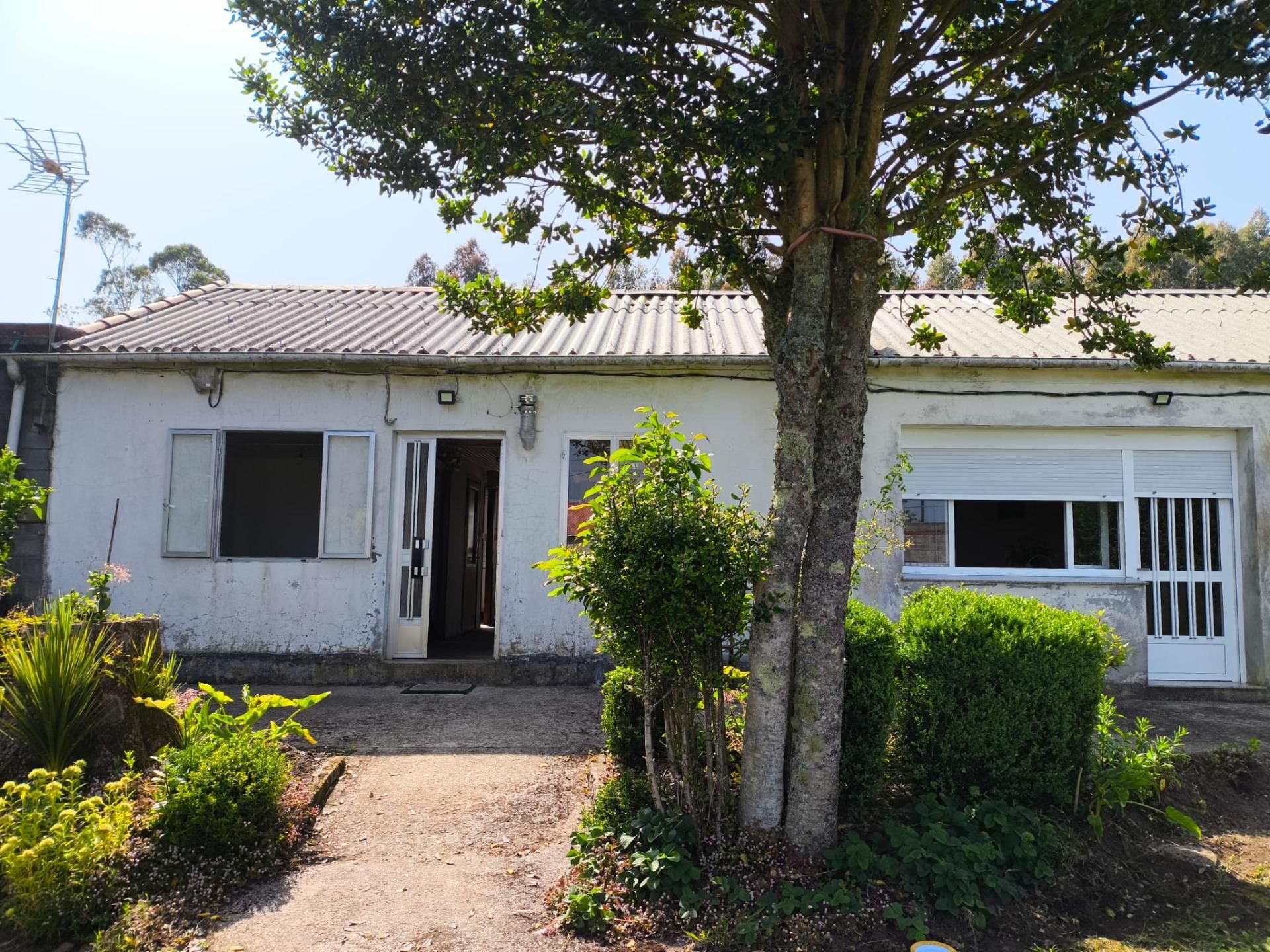 Vista exterior de Casa o xalet en venda en Santa Comba amb Calefacció, Jardí privat i Traster