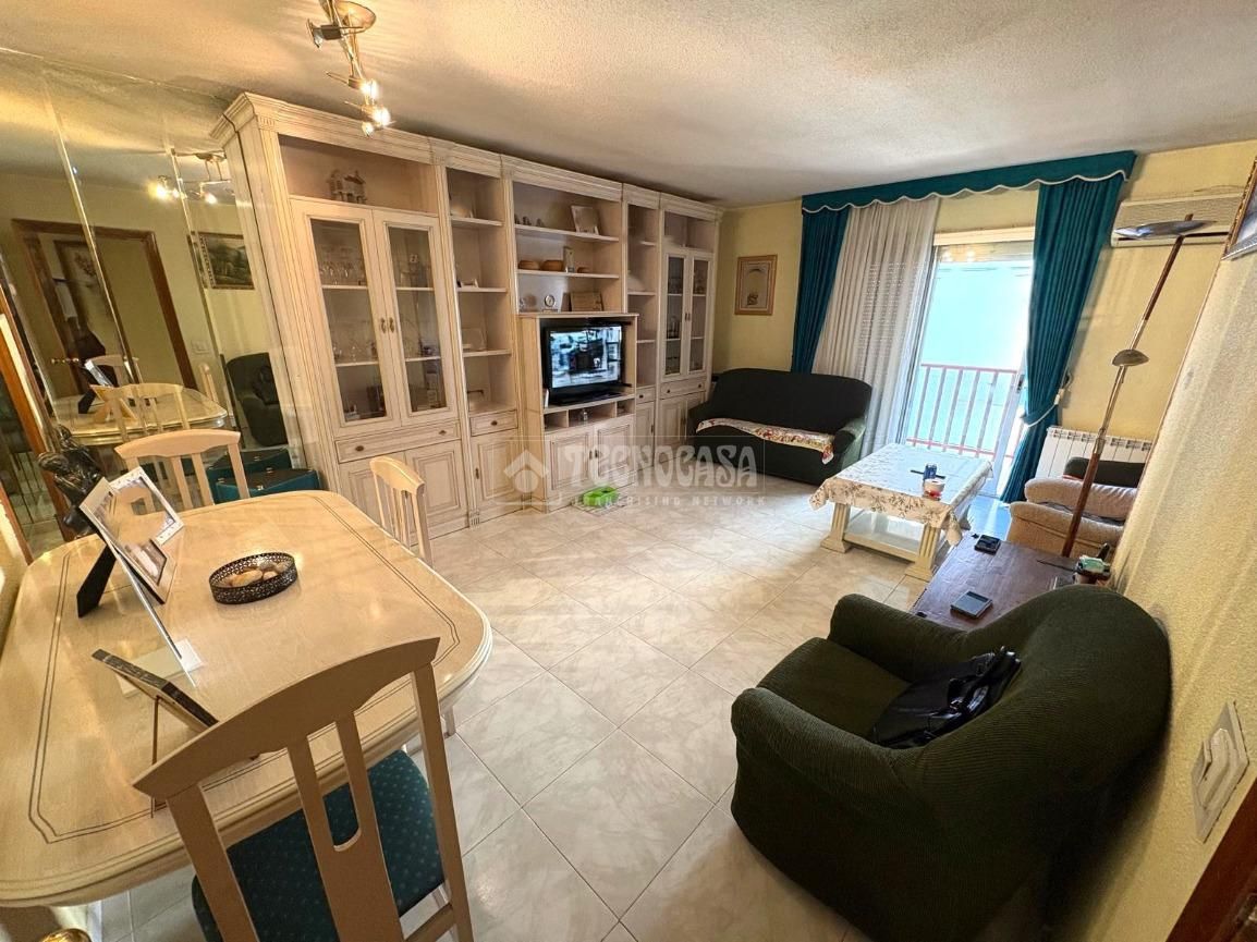 Sala d'estar de Pis en venda en Móstoles amb Aire condicionat i Terrassa