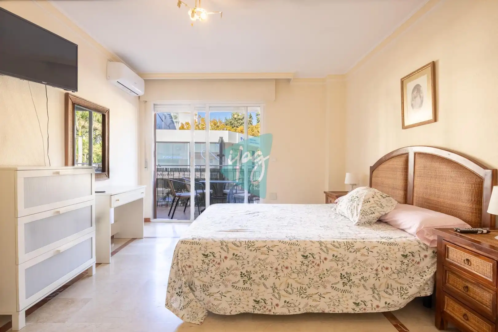 Habitación de Piso en venta en Estepona con Aire acondicionado, Terraza y Amueblado