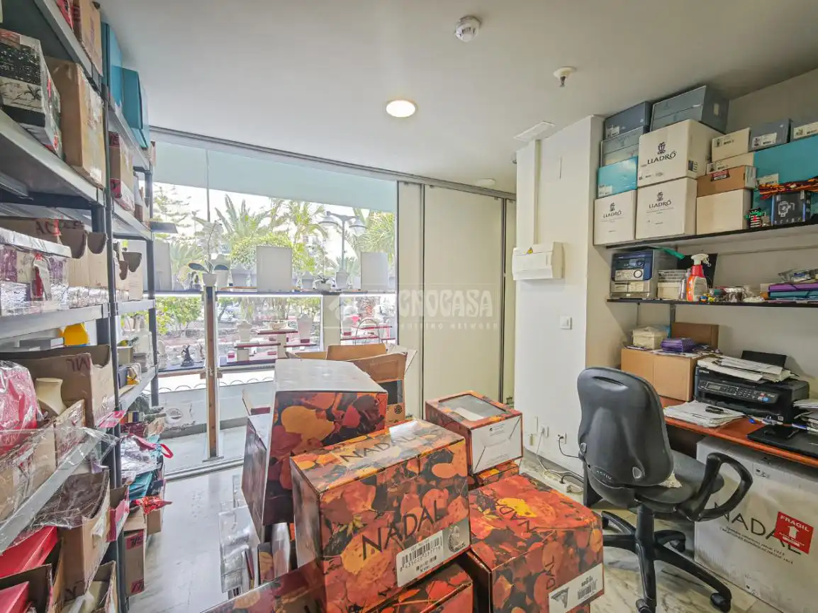 Commercial properties for sale in Arona  with Air Conditioner, Furnished and Alarm