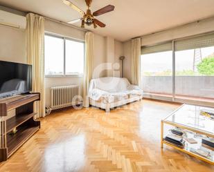 Living room of Flat for sale in  Madrid Capital  with Terrace and Balcony