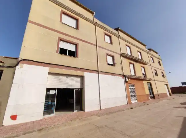 Außenansicht von Gebäude zum Verkauf in Castellar