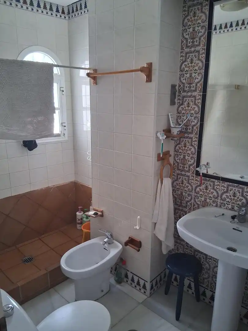 Bany de Casa adosada en venda en Chiclana de la Frontera amb Terrassa, Balcó i Piscina comunitària