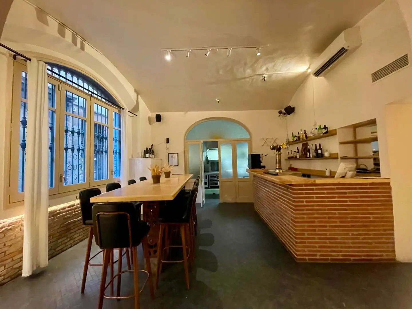 Commercial properties for transfer in Avinyo, Barri Gòtic