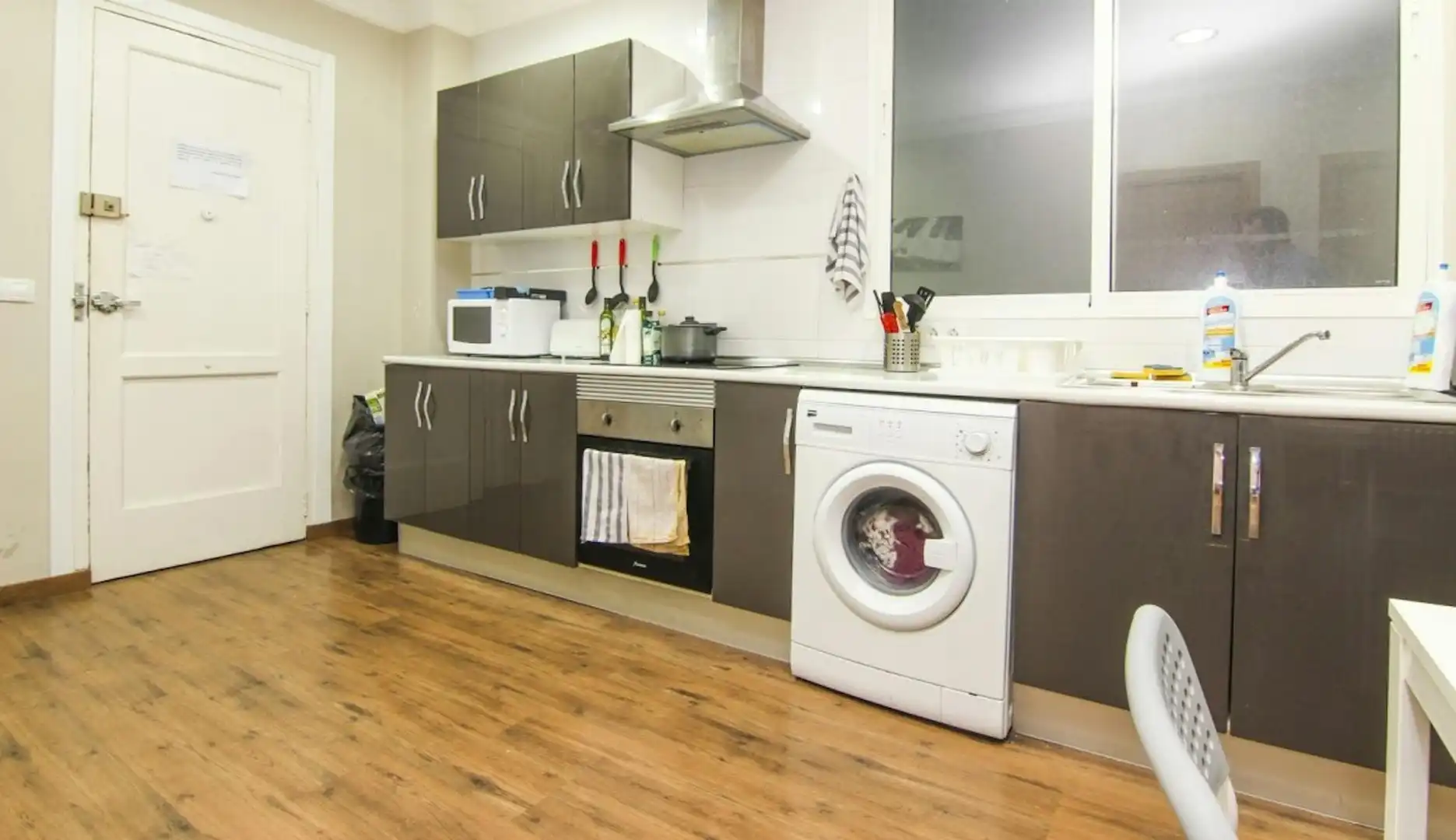 Cocina de Piso para compartir en  Valencia Capital con Lavadora y Internet