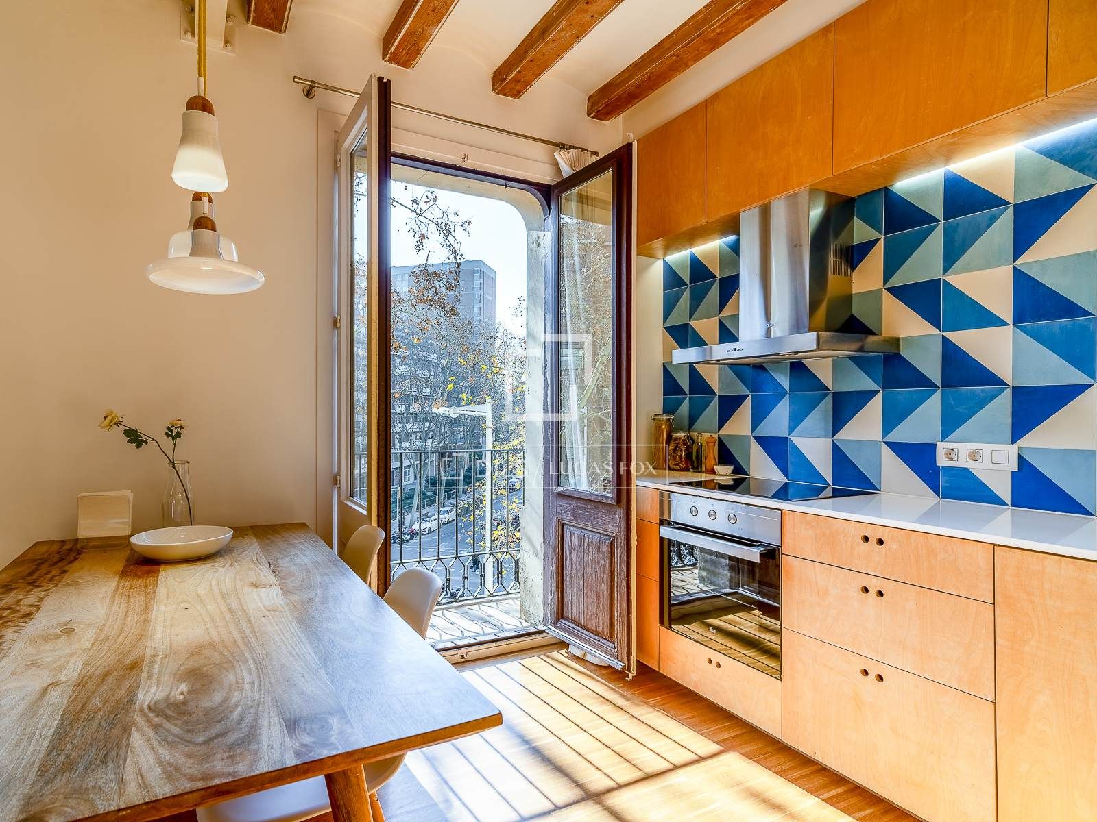 Exterior view of Flat for sale in  Barcelona Capital  with Air Conditioner, Heating and Furnished