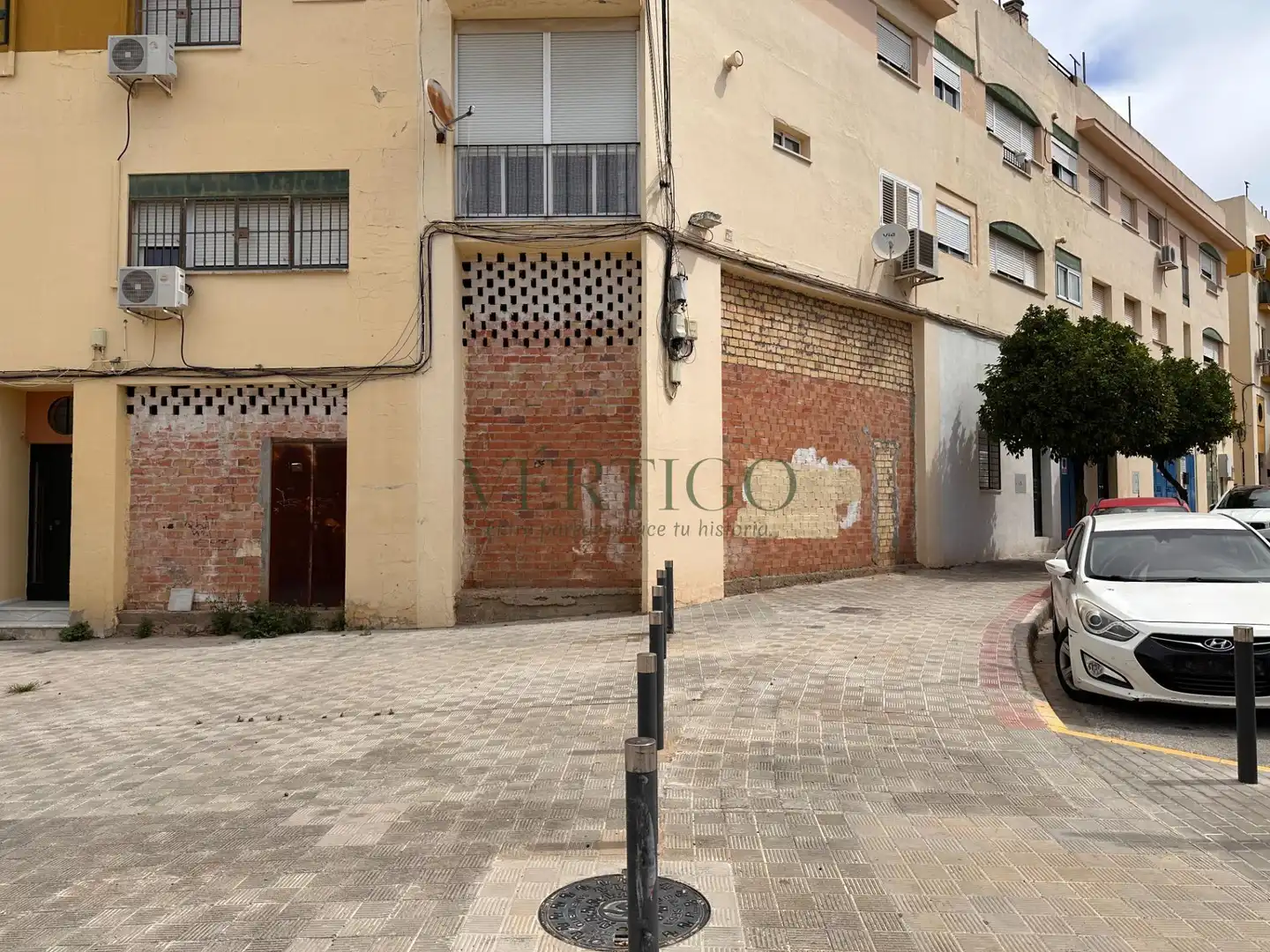 Exterior view of Commercial properties for sale in Dos Hermanas