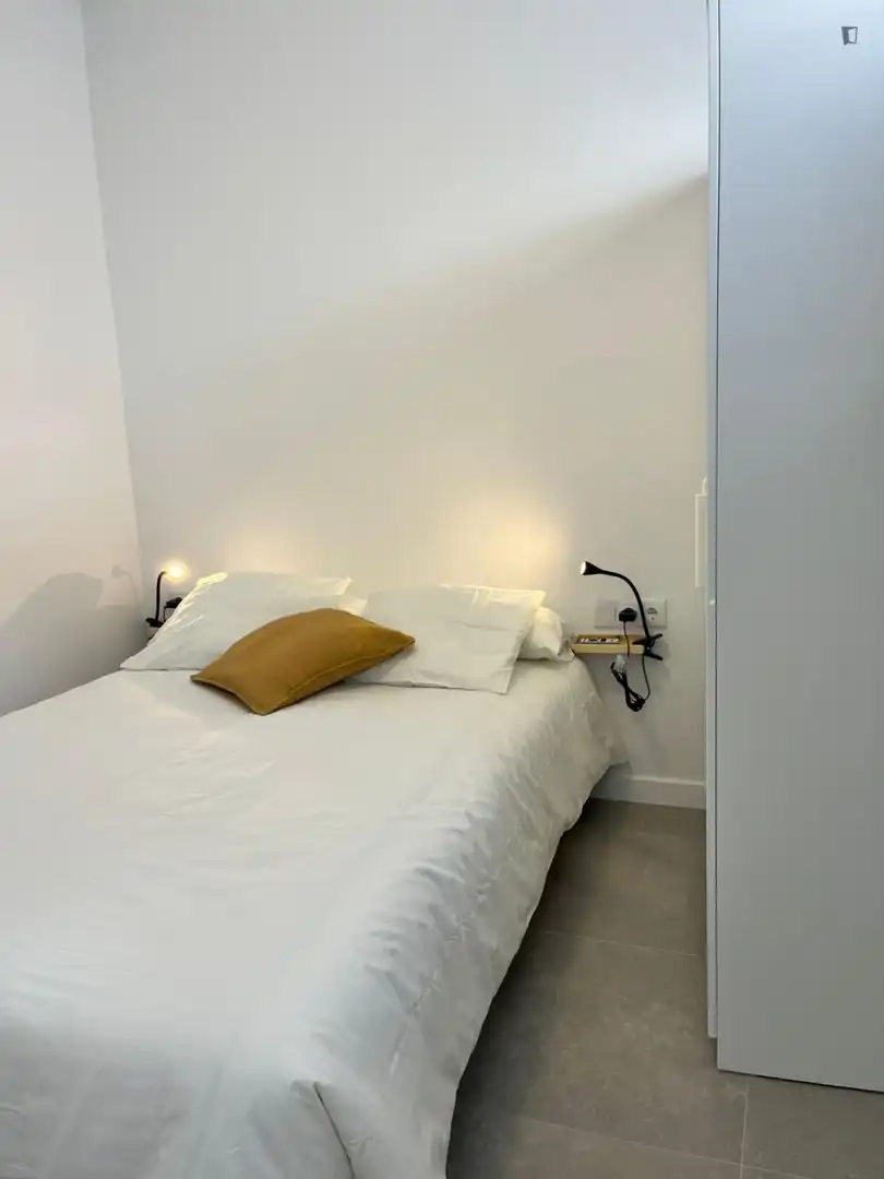 Dormitori de Apartament de lloguer en Valencia amb Aire condicionat, Moblat i Forn