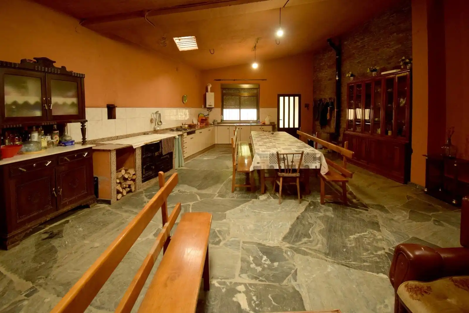Kitchen of Houses for sale in O Incio 