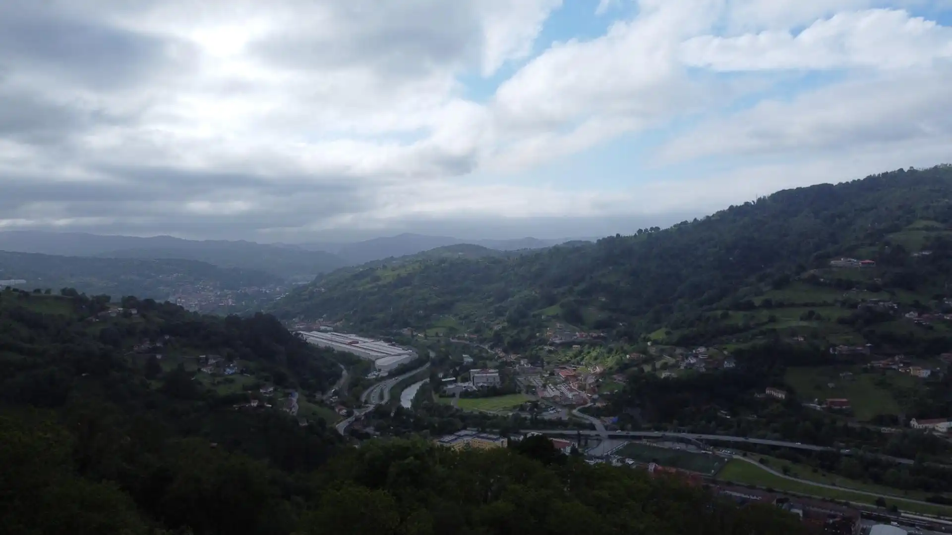 Vista exterior de Finca rústica en venda en San Martín del Rey Aurelio amb Calefacció