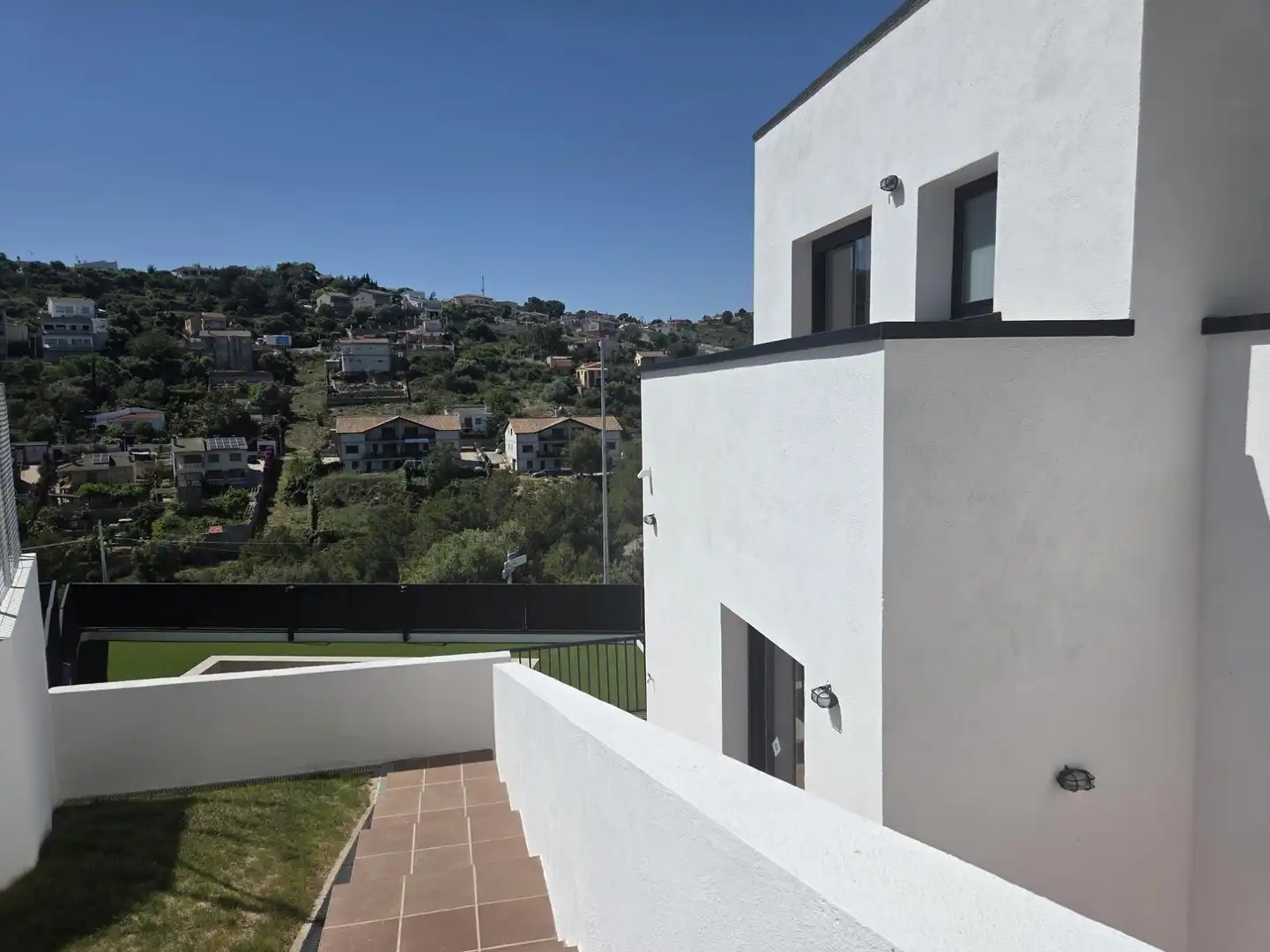 Vista exterior de Casa o xalet en venda en Calafell amb Aire condicionat, Calefacció i Jardí privat