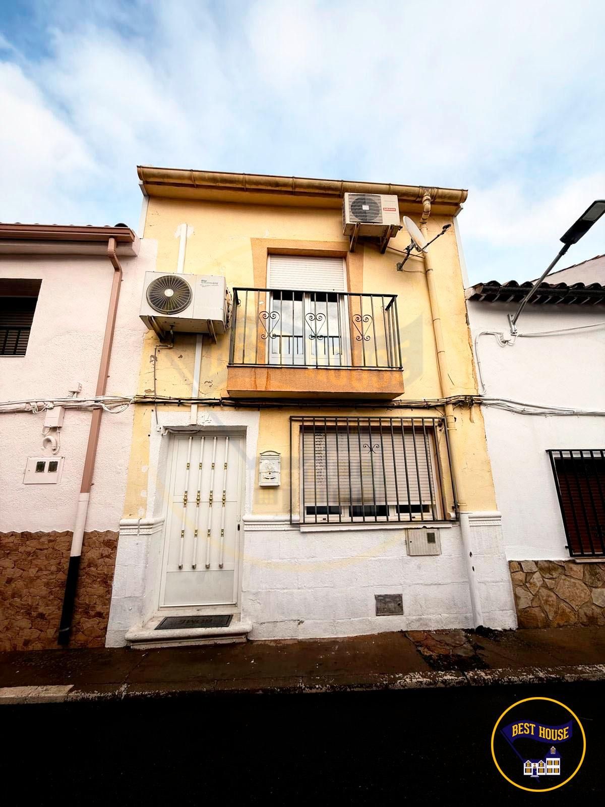 Vista exterior de Finca rústica en venda en Campillo de Altobuey amb Calefacció i Moblat