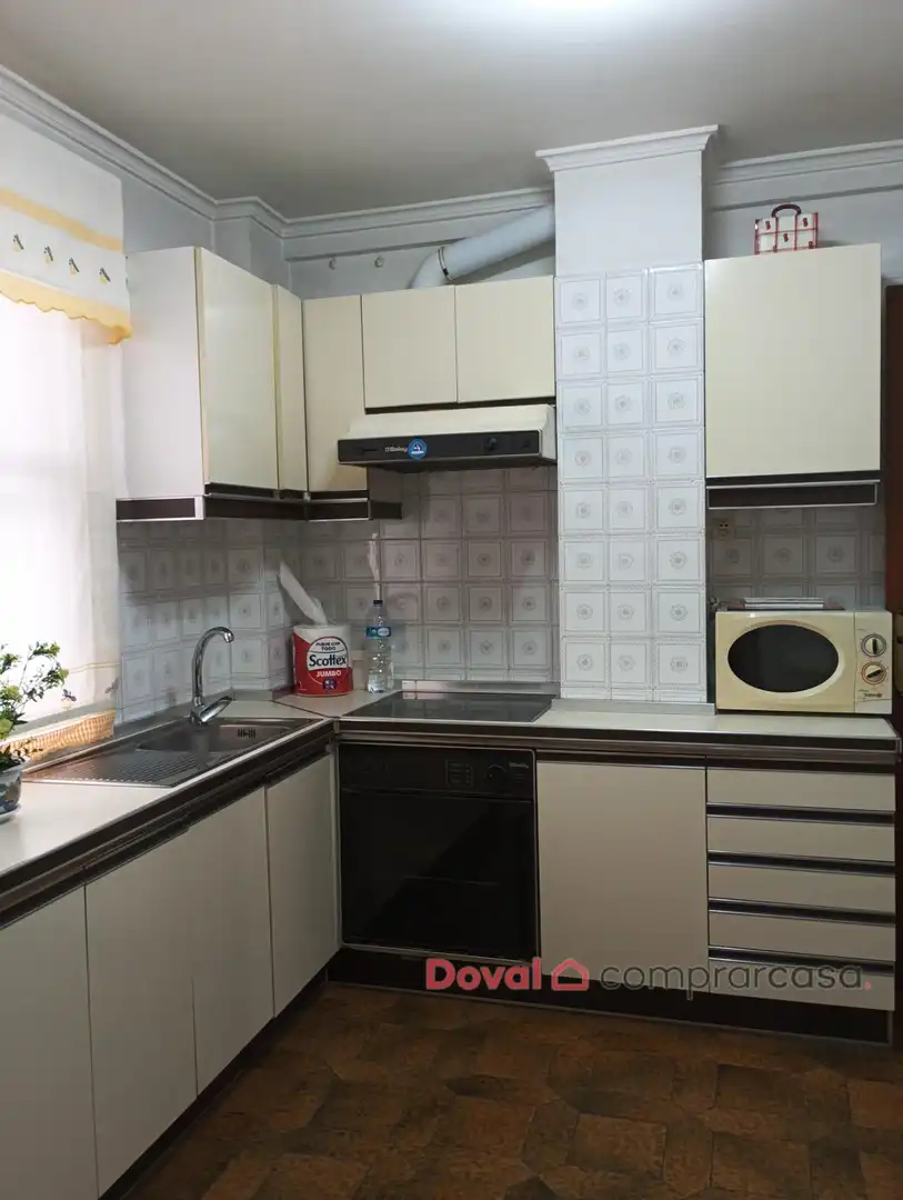 Cocina de Piso de alquiler en Vigo  con Calefacción, Parquet y Amueblado