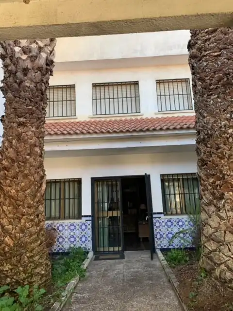 Vista exterior de Casa o chalet en venta en La Adrada  con Calefacción, Jardín privado y Trastero