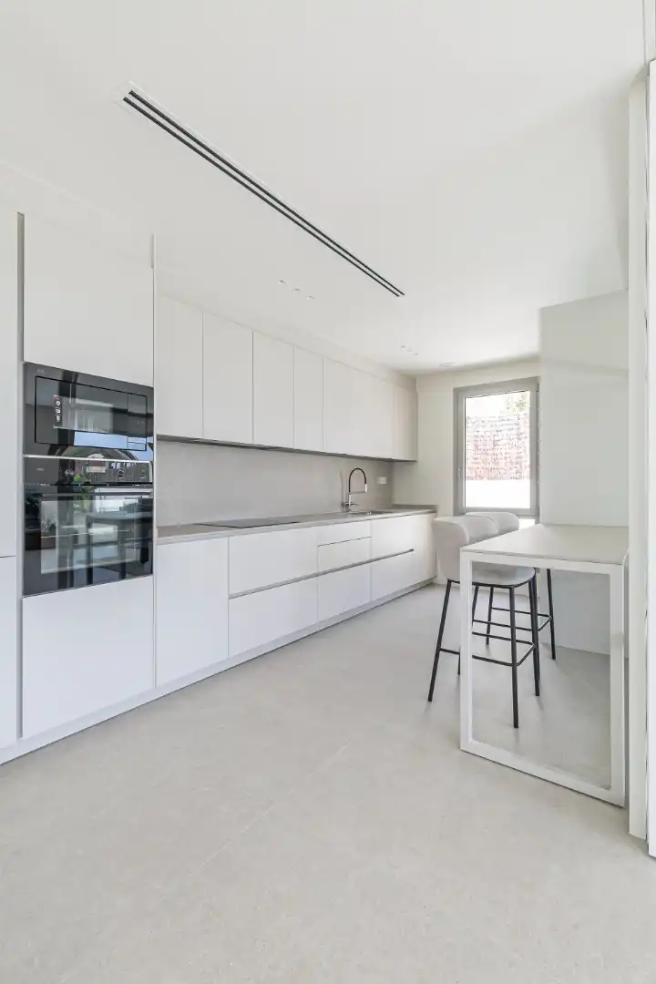 Küche von Haus oder Chalet zum Verkauf in Sitges mit Klimaanlage, Heizung und Privatgarten