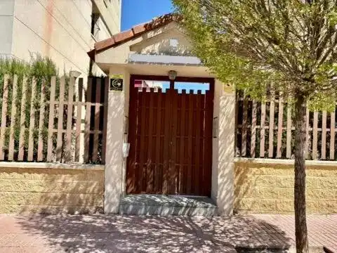 Vista exterior de Dúplex en venta en Ciudad Real con Aire acondicionado, Calefacción y Trastero