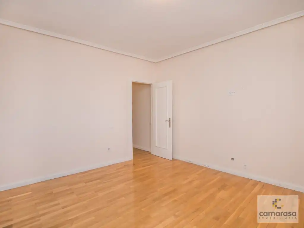 Flat with lift to rent in Plaza Claudio Sanchez Albornoz 4, imagen 4