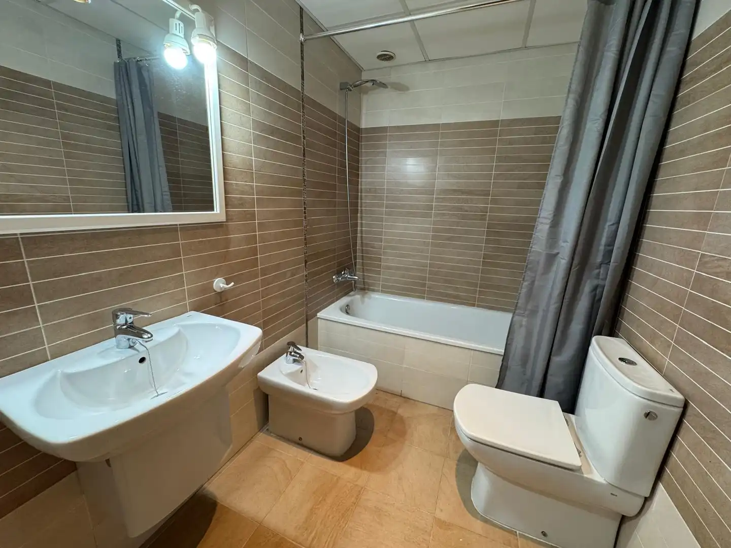 Baño de Casa o chalet de alquiler en Serra con Calefacción, Jardín privado y Terraza