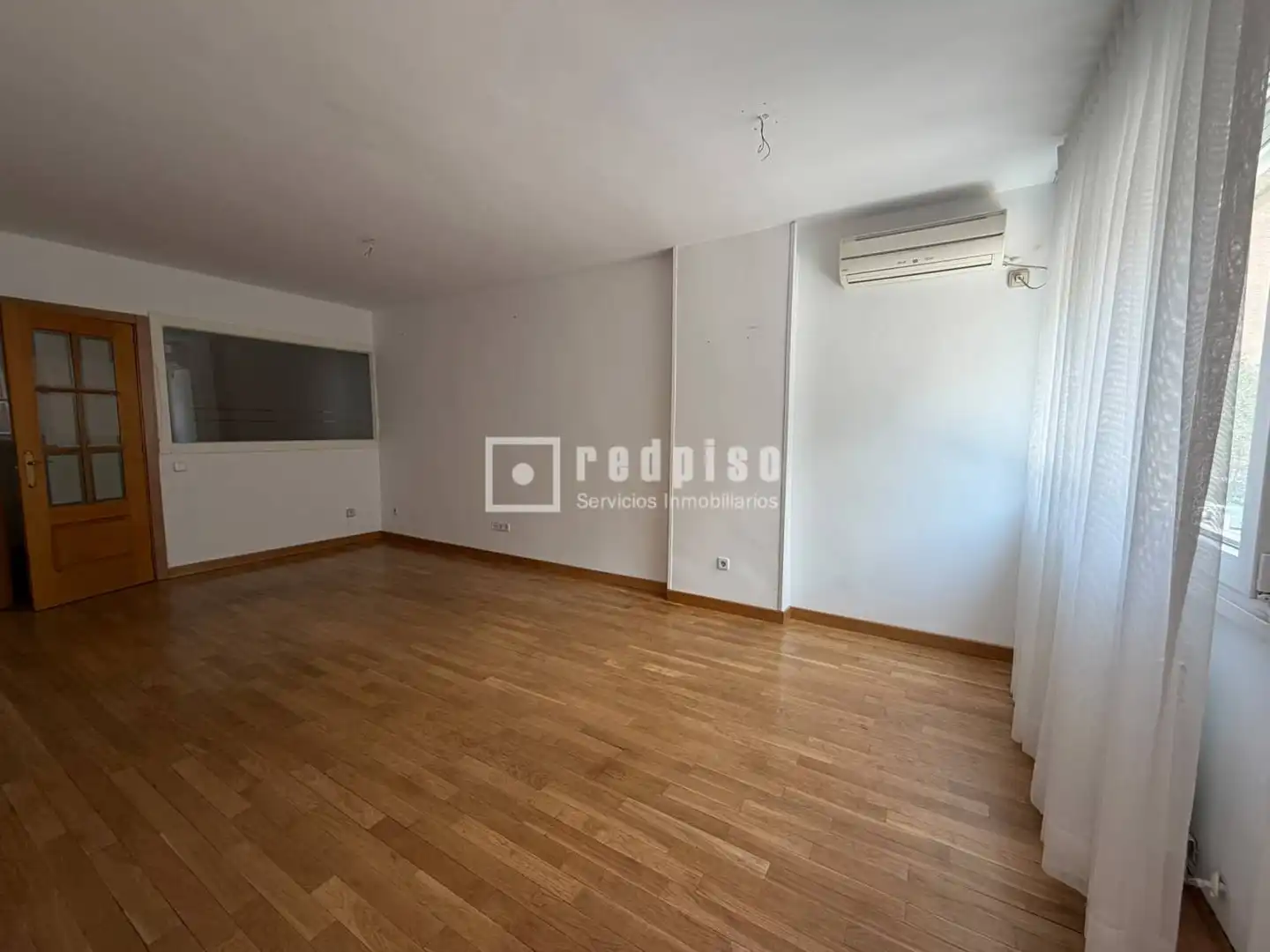 Flat for rent in Madrid  with Air Conditioner, Parquet flooring and Terrace