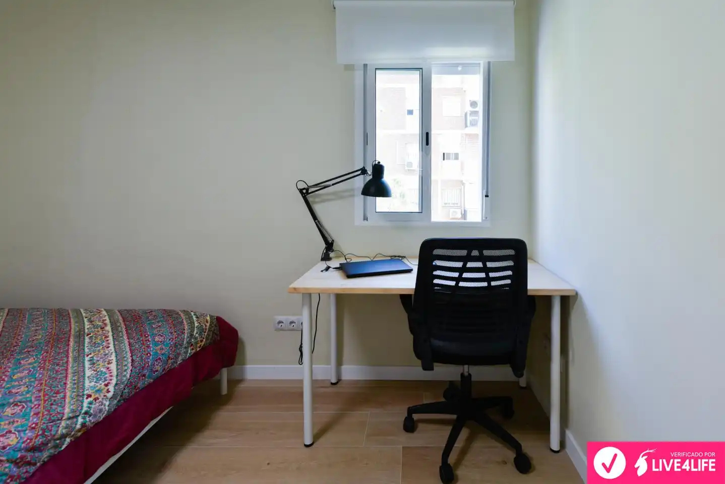 Bedroom of Flat for rent in Sevilla  with Air Conditioner, Furnished and Balcony