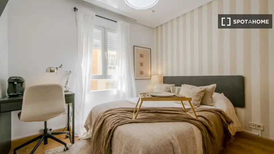 Bedroom of Flat for rent in Madrid  with Air Conditioner, Heating and Furnished