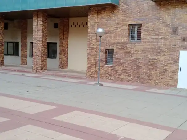 Vista exterior de Local en venda en Huesca amb Aire condicionat i Terrassa